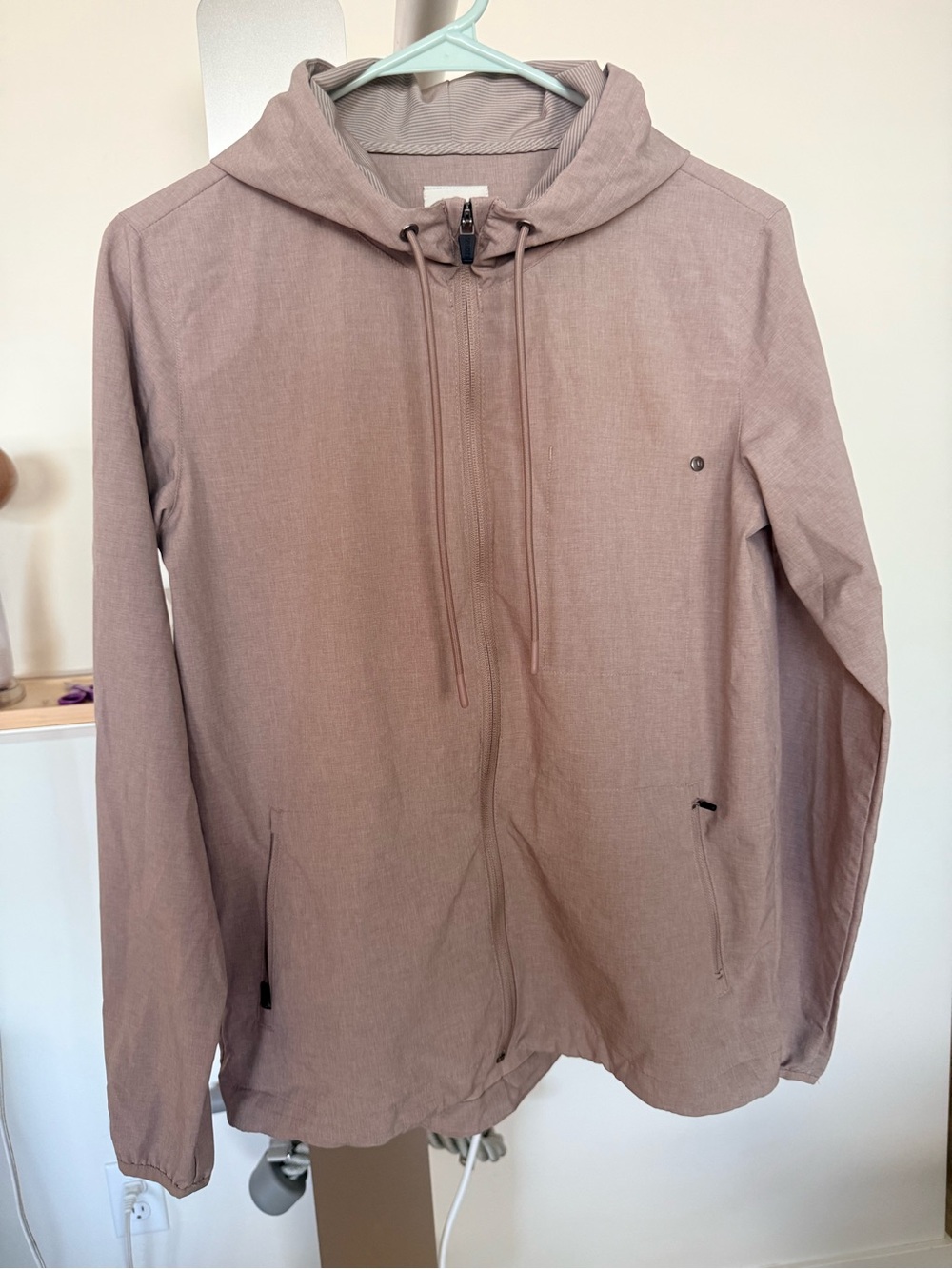 Vuori Women’s Outdoor Trainer Shell Jacket in Hazel size XS